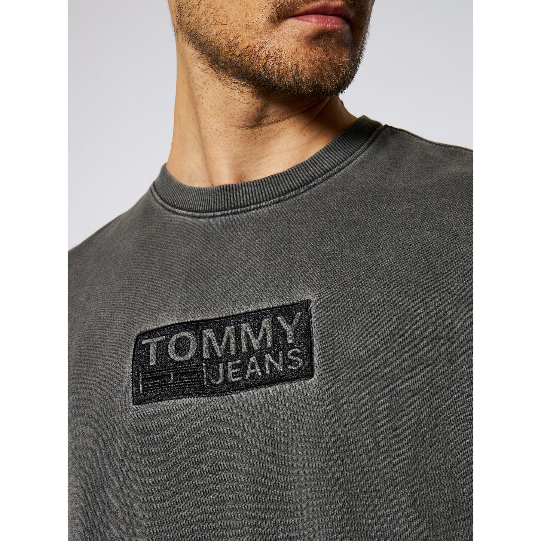 Tommy Jeans Mikina Tonal Corp Logo DM0DM10200 Šedá Regular Fit - Pepit.cz