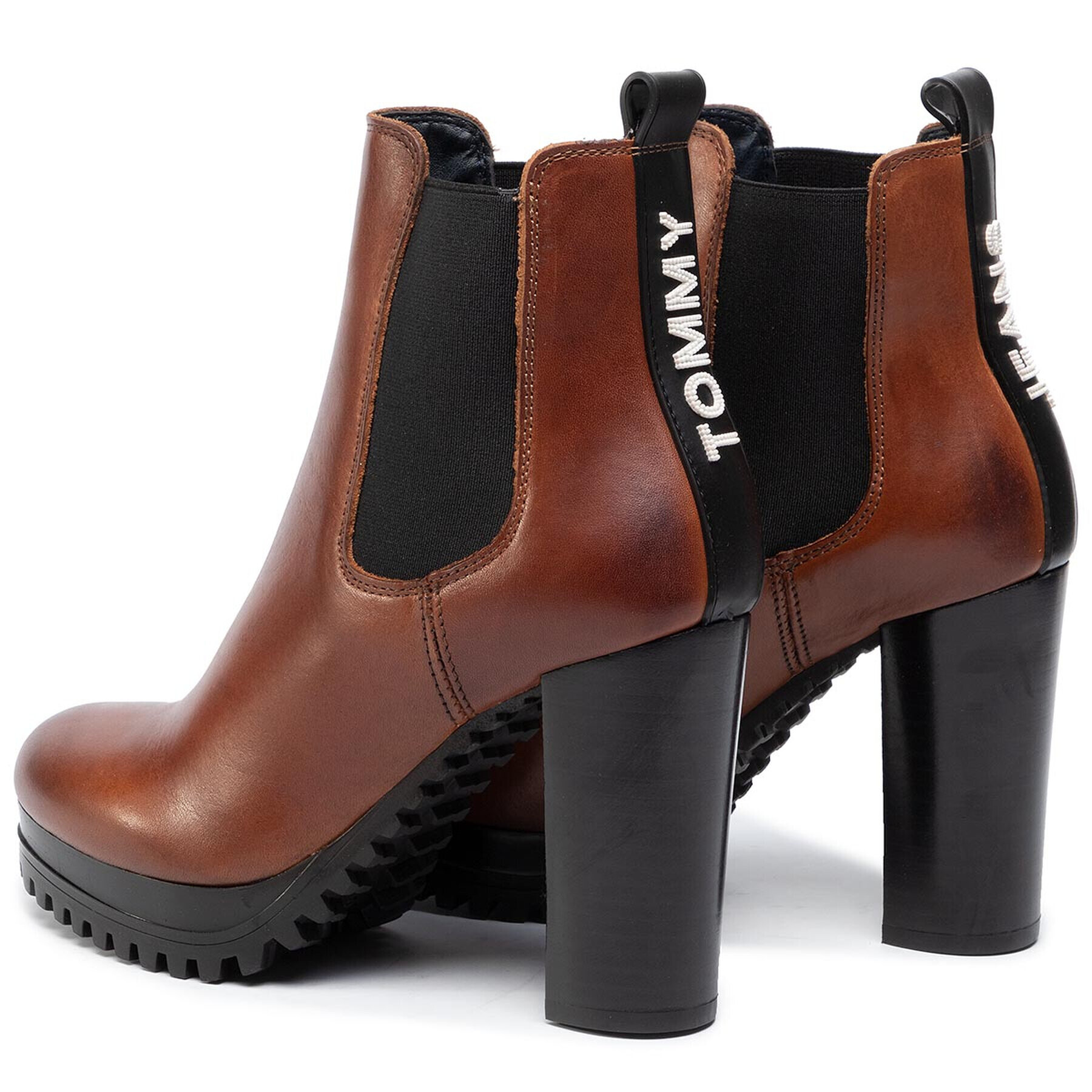 Tommy Jeans Polokozačky Pin Logo Heeled Chelsea Boot EN0EN00686 Hnědá - Pepit.cz