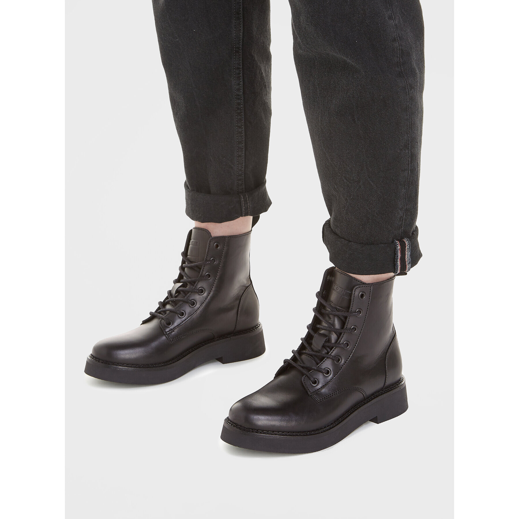 Tommy Jeans Polokozačky Tjw Lace Up Flat Boot EN0EN02310 Černá - Pepit.cz