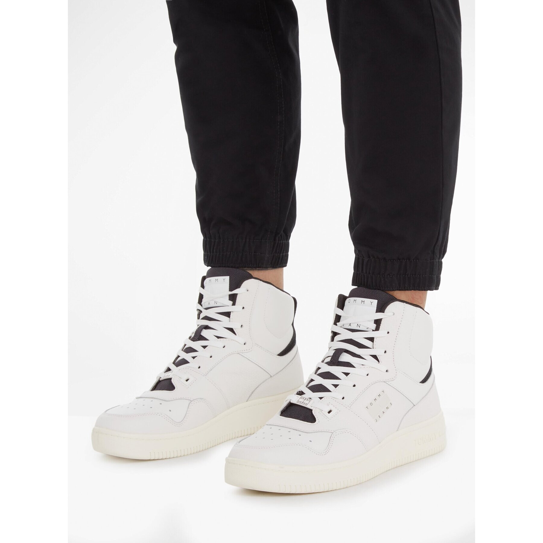 Tommy Jeans Sneakersy Tjm Basket Mid Leather EM0EM01258 Bílá - Pepit.cz