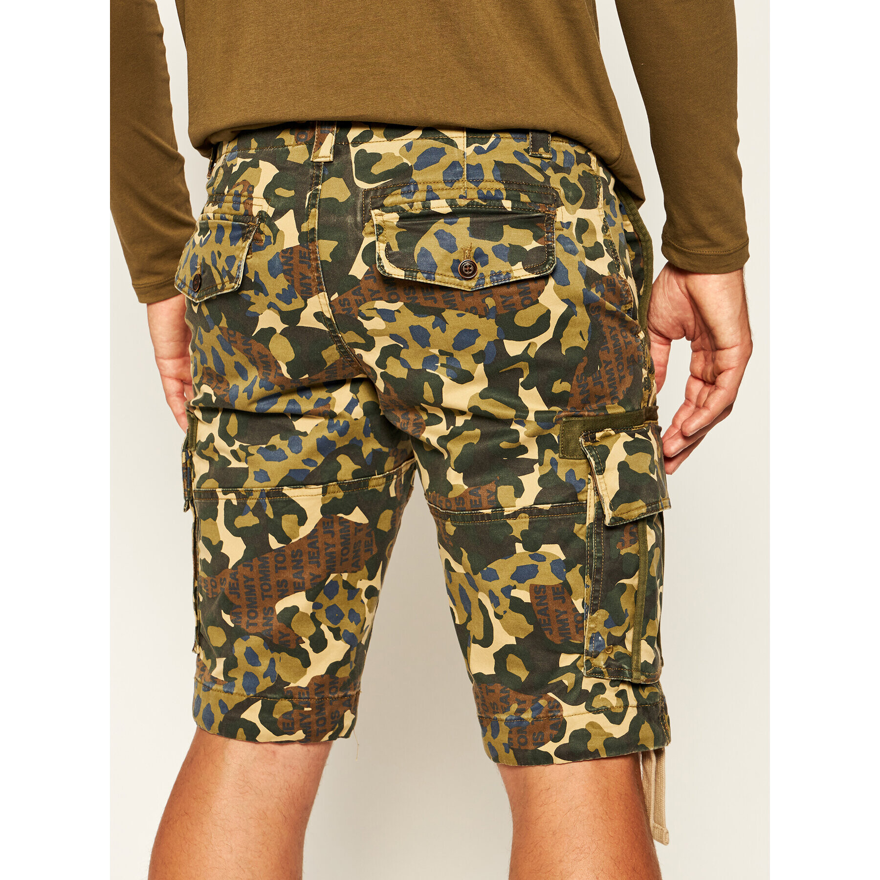 Tommy Jeans Šortky z materiálu Tjm Camo Print Cargo DM0DM07937 Zelená Regular Fit - Pepit.cz