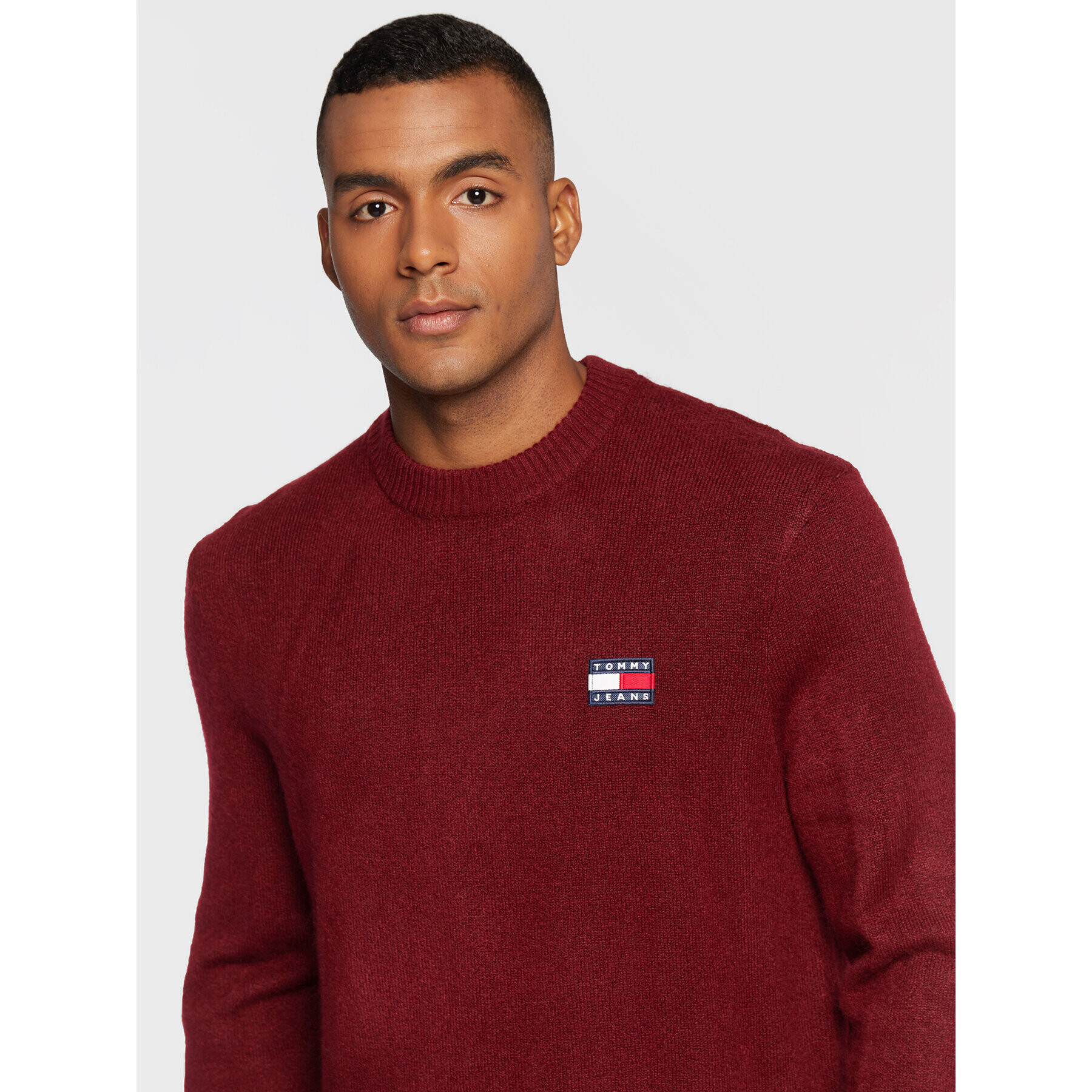 Tommy Jeans Svetr Badge DM0DM15065 Bordó Relaxed Fit - Pepit.cz