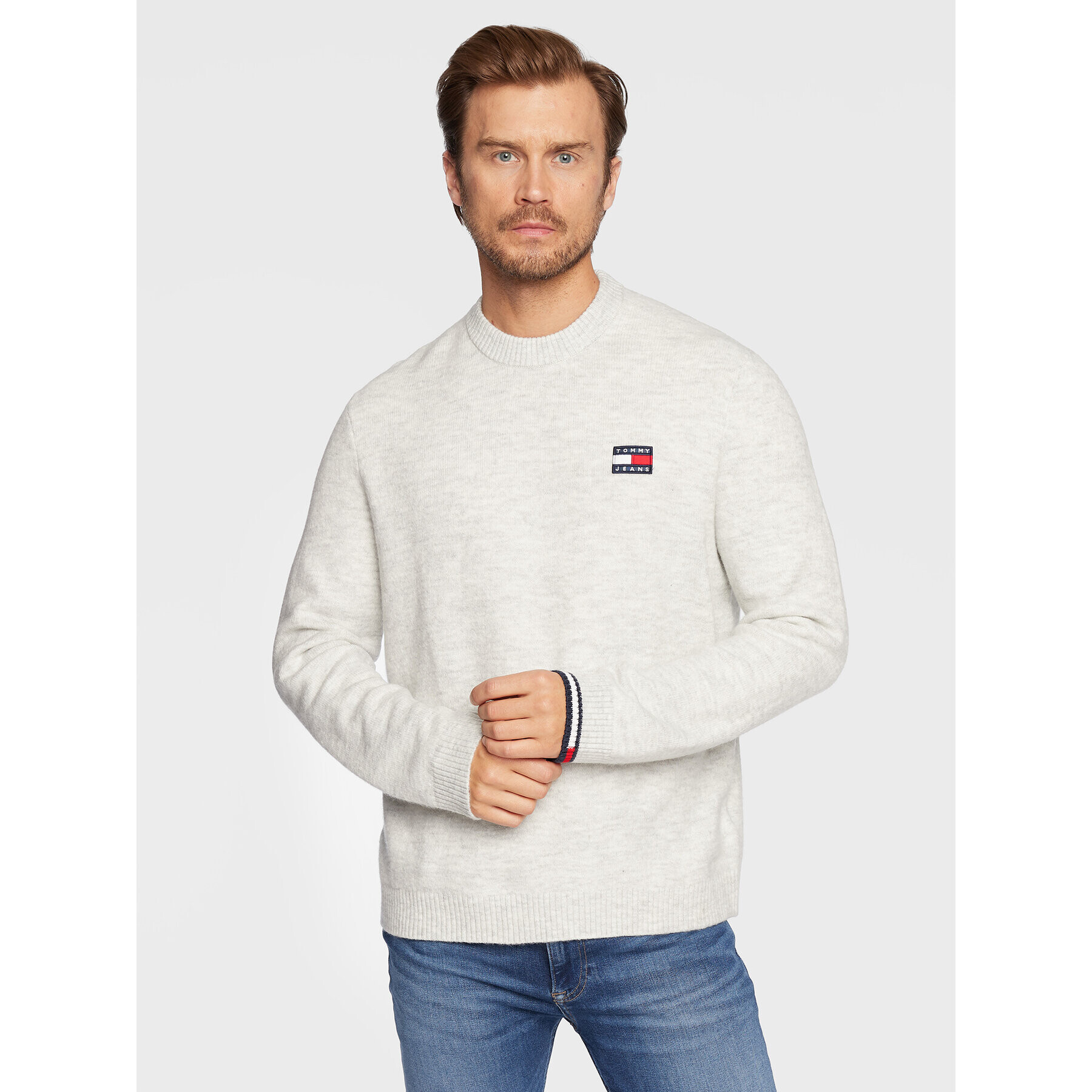 Tommy Jeans Svetr Badge DM0DM15065 Šedá Relaxed Fit - Pepit.cz