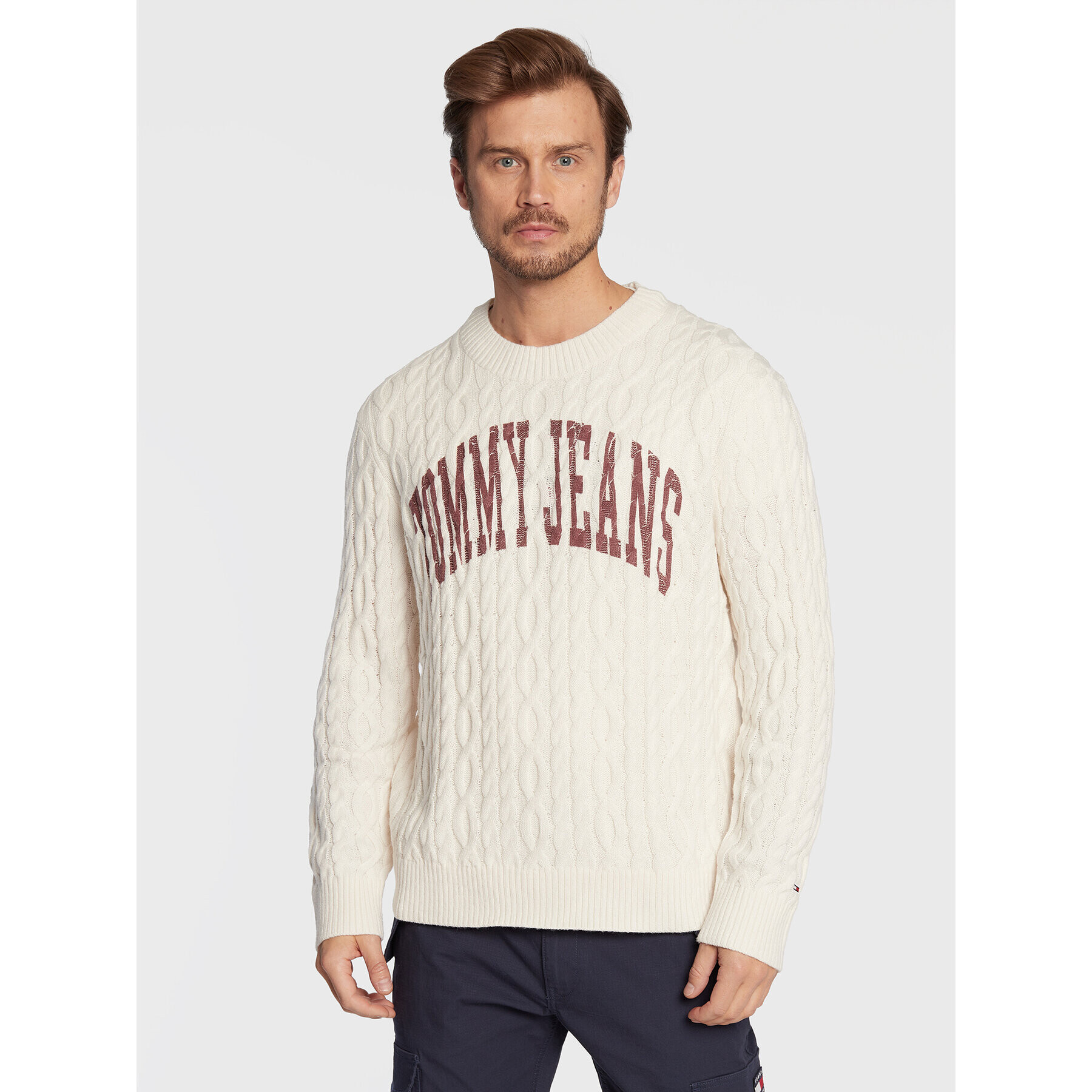 Tommy Jeans Svetr Collegiate DM0DM15070 Bílá Relaxed Fit - Pepit.cz