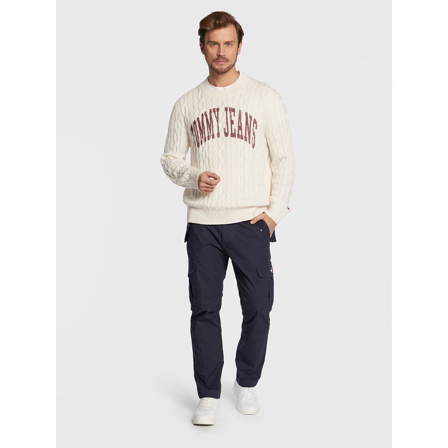 Tommy Jeans Svetr Collegiate DM0DM15070 Bílá Relaxed Fit - Pepit.cz