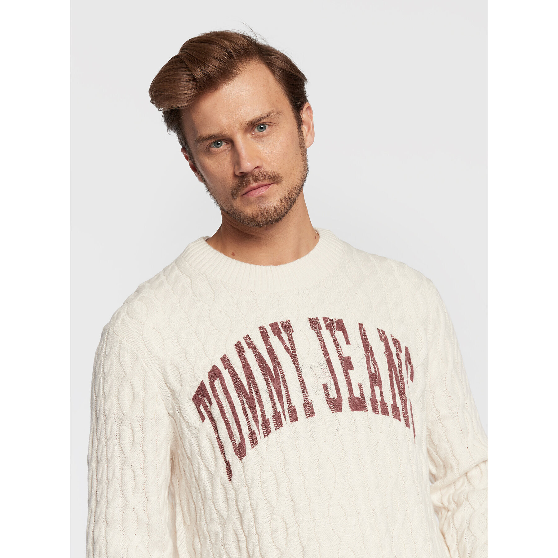 Tommy Jeans Svetr Collegiate DM0DM15070 Bílá Relaxed Fit - Pepit.cz