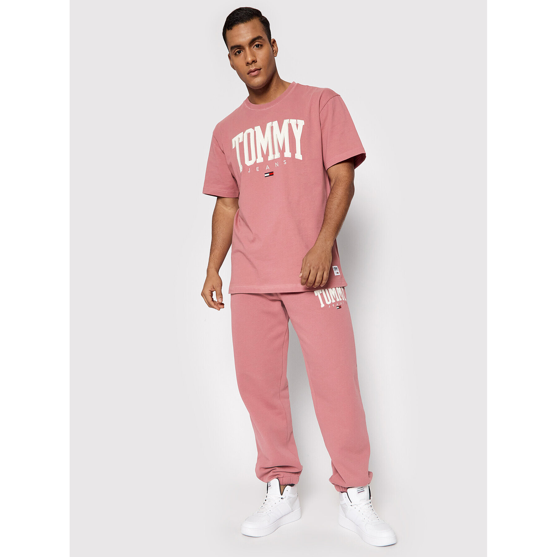 Tommy Jeans Teplákové kalhoty Collegiate DM0DM12548 Růžová Relaxed Fit - Pepit.cz