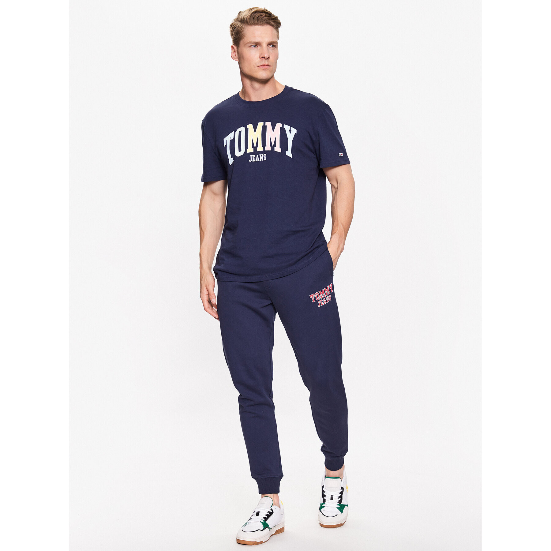 Tommy Jeans Teplákové kalhoty Entry Graphic DM0DM16337 Tmavomodrá Slim Fit - Pepit.cz