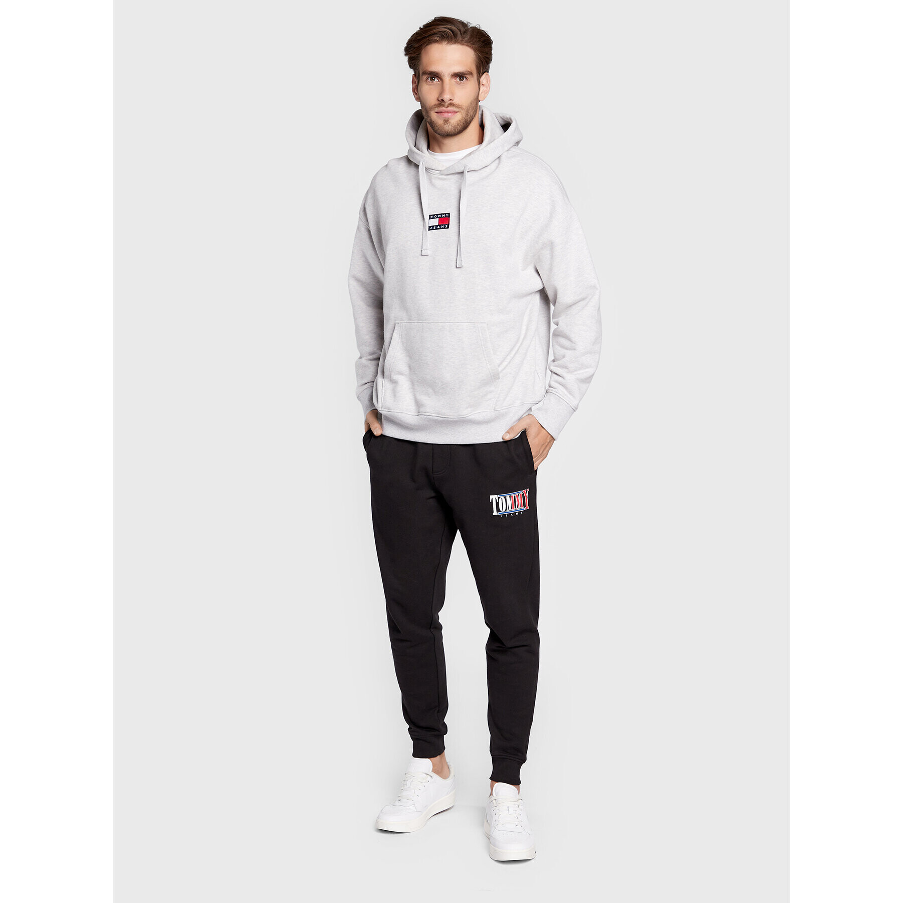 Tommy Jeans Teplákové kalhoty Essential Graphic DM0DM15031 Černá Slim Fit - Pepit.cz