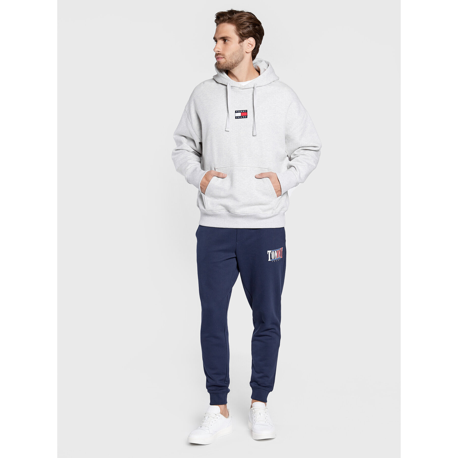 Tommy Jeans Teplákové kalhoty Essential Graphic DM0DM15031 Tmavomodrá Slim Fit - Pepit.cz