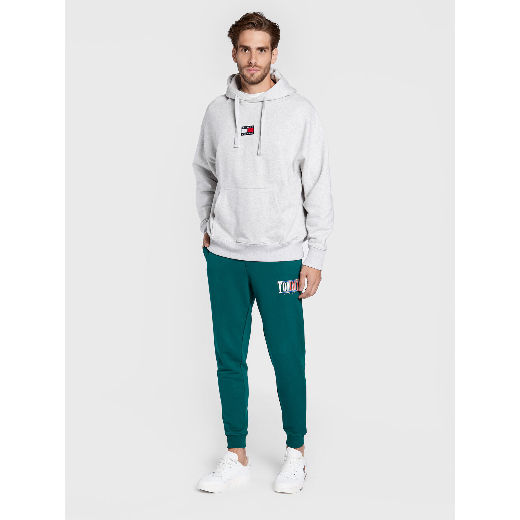 Tommy Jeans Teplákové kalhoty Essential Graphic DM0DM15031 Zelená Slim Fit - Pepit.cz