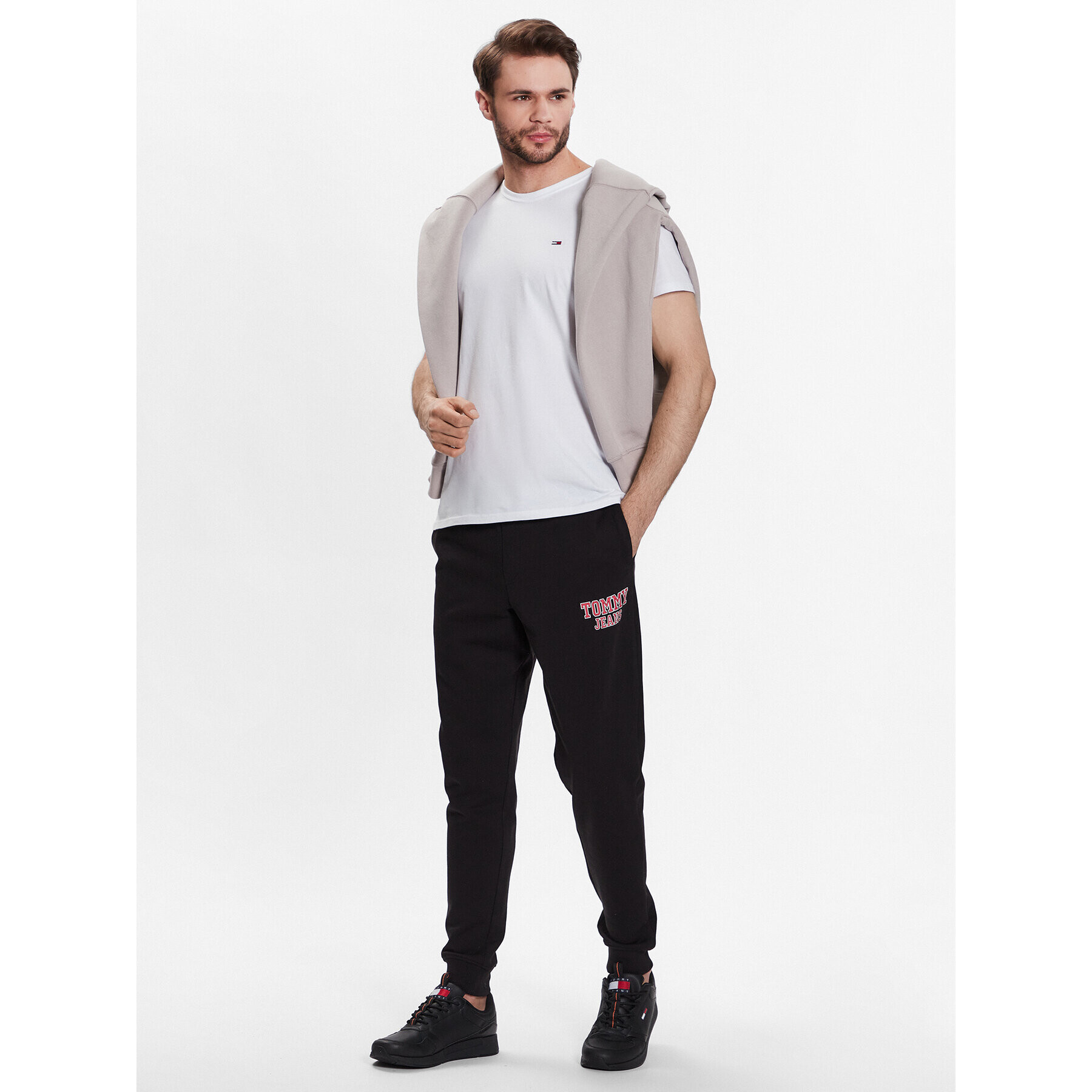 Tommy Jeans Teplákové kalhoty Graphic DM0DM16337 Černá Regular Fit - Pepit.cz