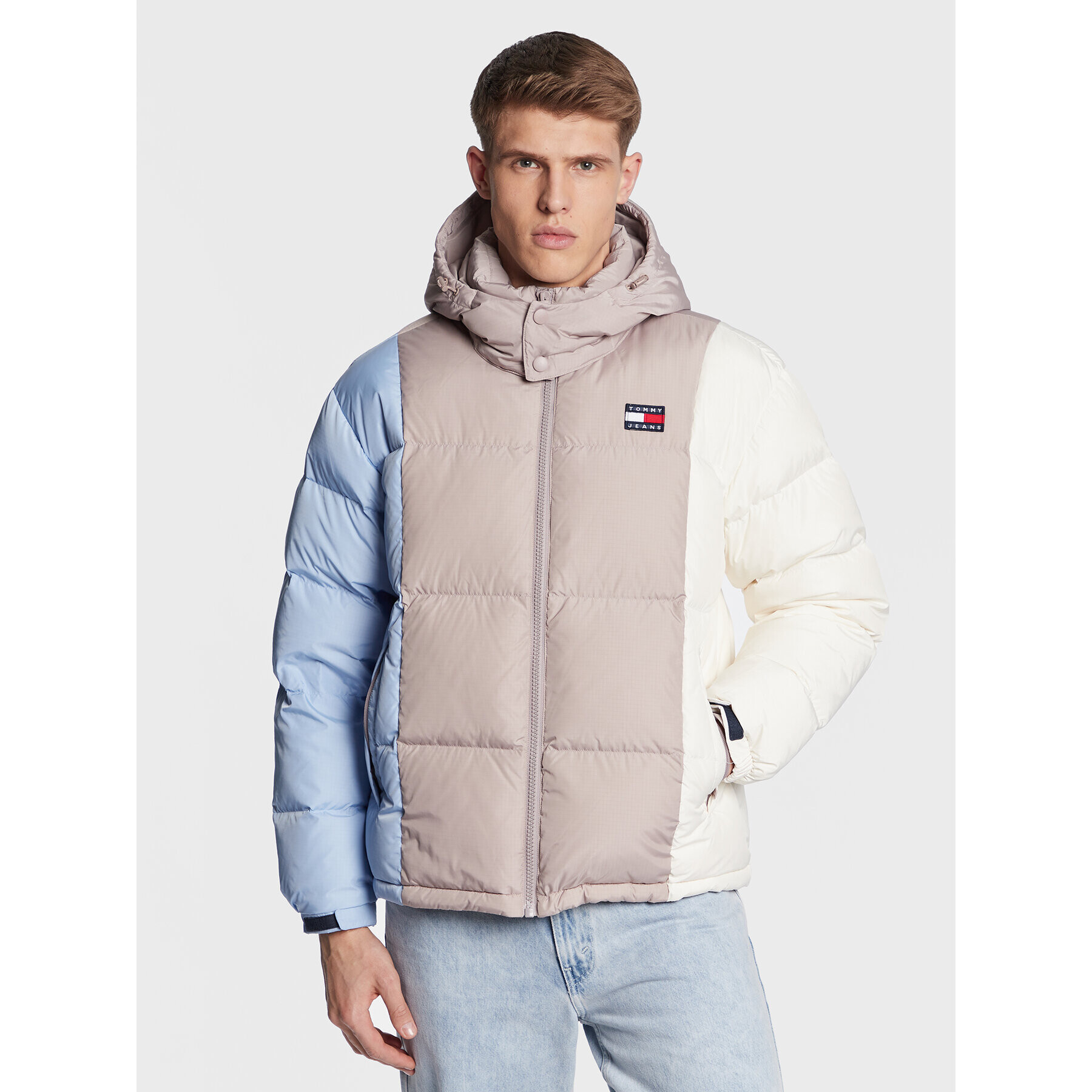 Tommy Jeans Vatovaná bunda Alaska Colorblock DM0DM15639 Béžová Regular Fit - Pepit.cz