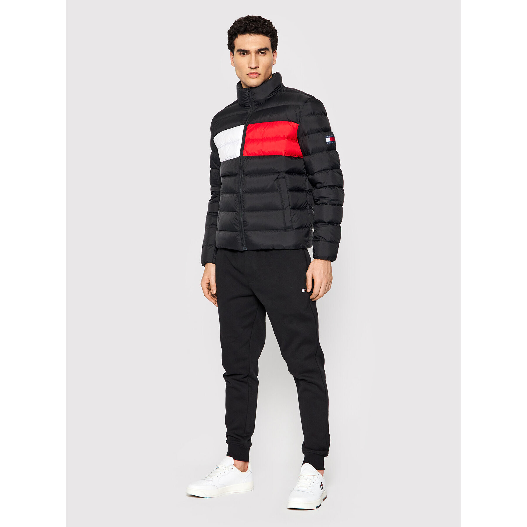 Tommy Jeans Vatovaná bunda Essential Flag DM0DM13270 Černá Regular Fit - Pepit.cz