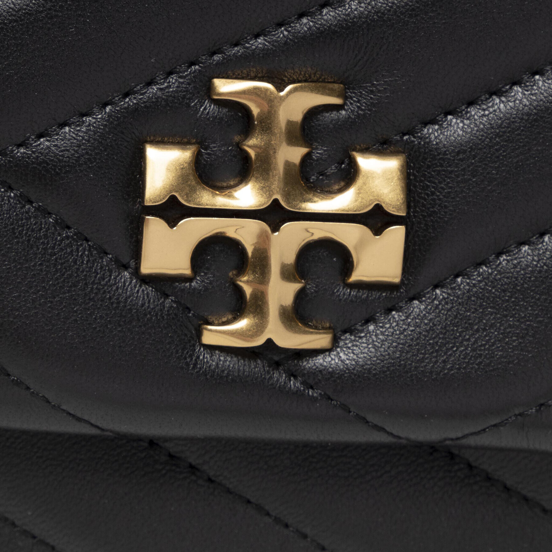 Tory Burch Kabelka Kira Chevron Small Convertible 90452 Černá - Pepit.cz