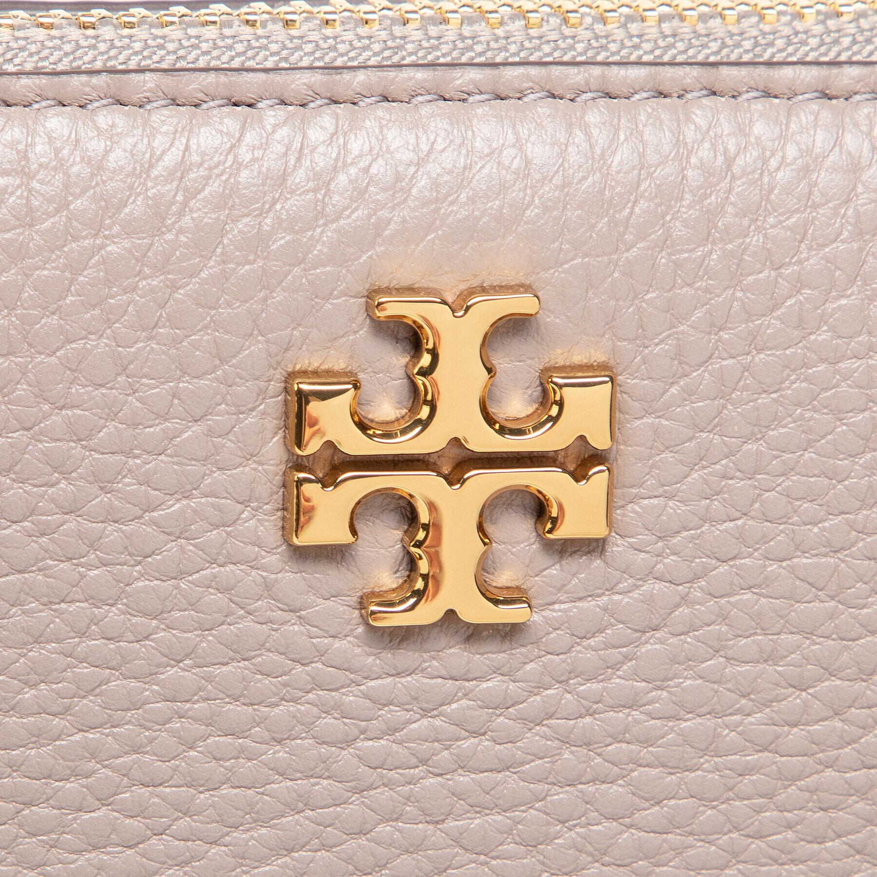 Tory Burch Kabelka Kira Pabbled Top-Zip Crossbody 61385 Šedá - Pepit.cz