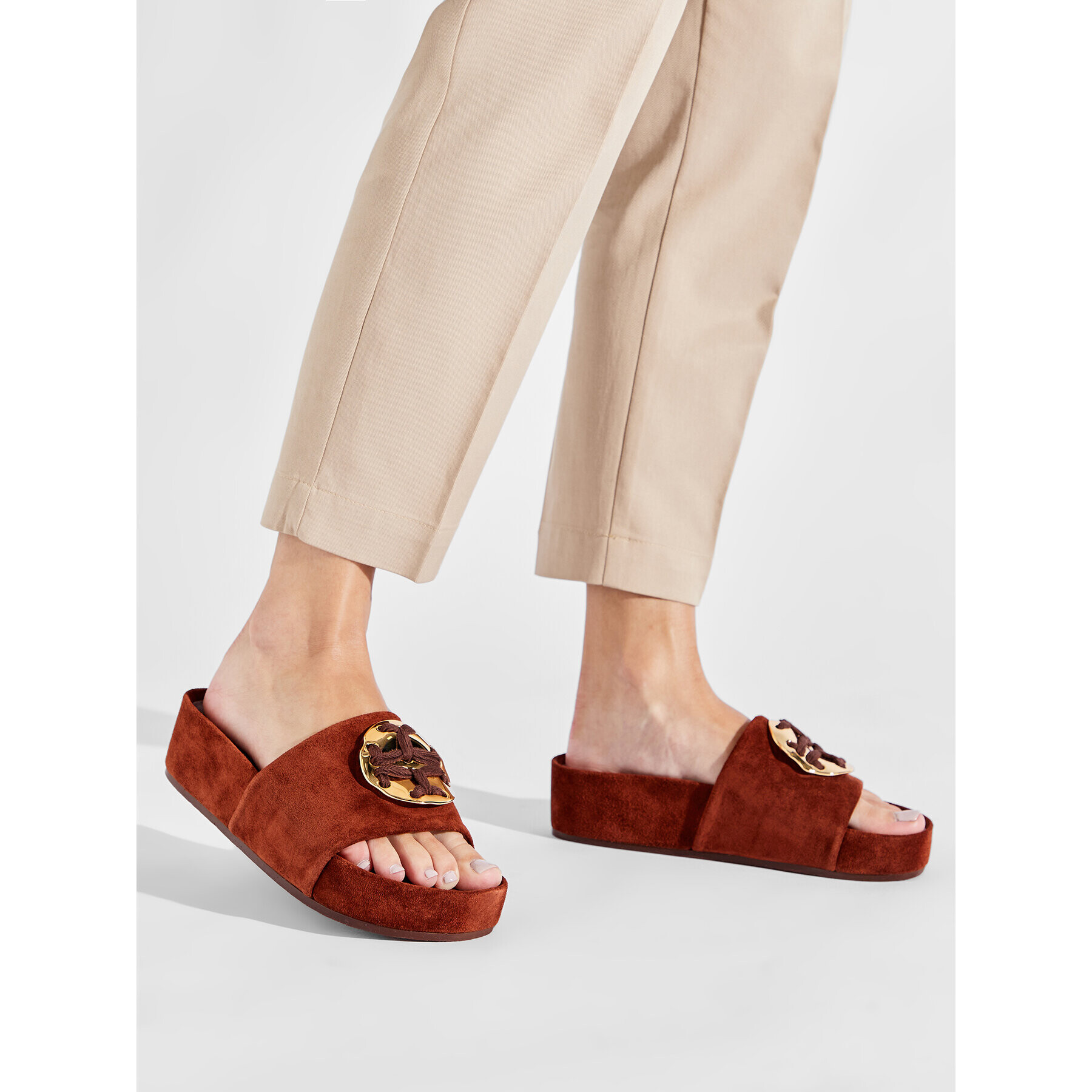 Tory Burch Nazouváky Patus Logo Sandal 136989 Hnědá - Pepit.cz