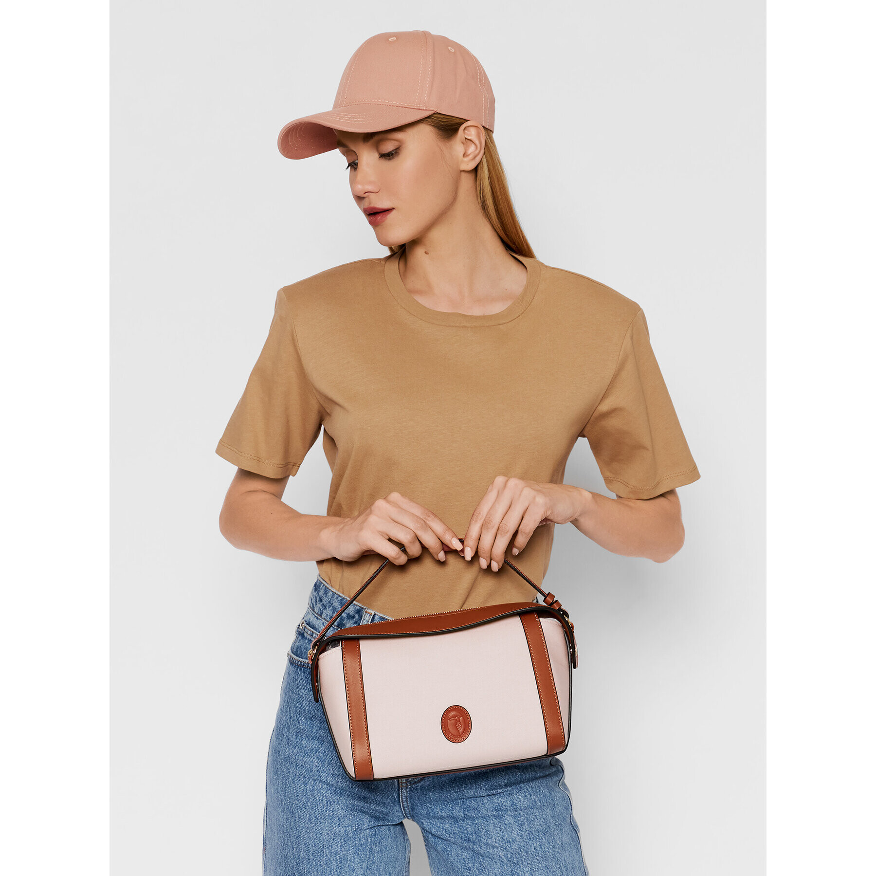 Trussardi Kabelka Aster Crossbody Md 75B01300 Béžová - Pepit.cz