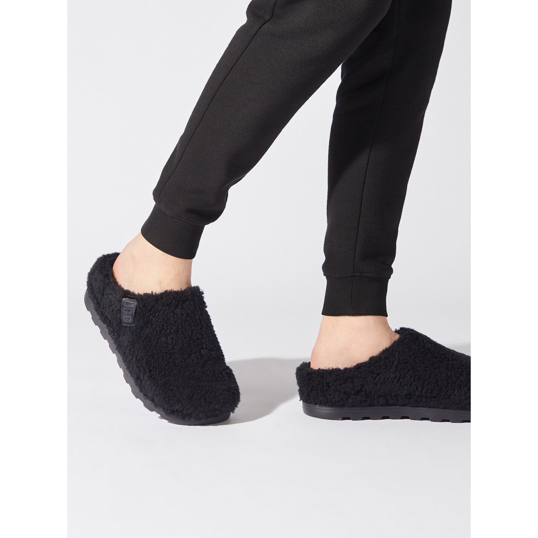 Ugg Bačkory M Fluff Off 1135251 Černá - Pepit.cz