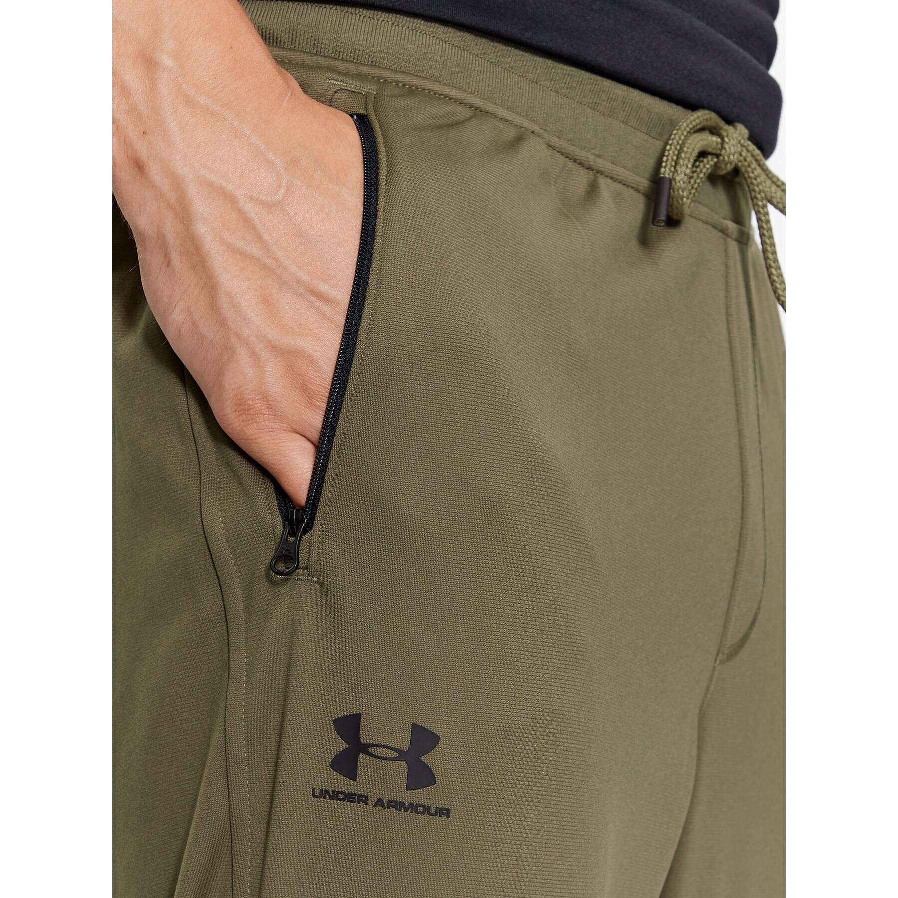 Under Armour Teplákové kalhoty Sportstyle Tricot Jogger 1290261 Khaki Loose Fit - Pepit.cz