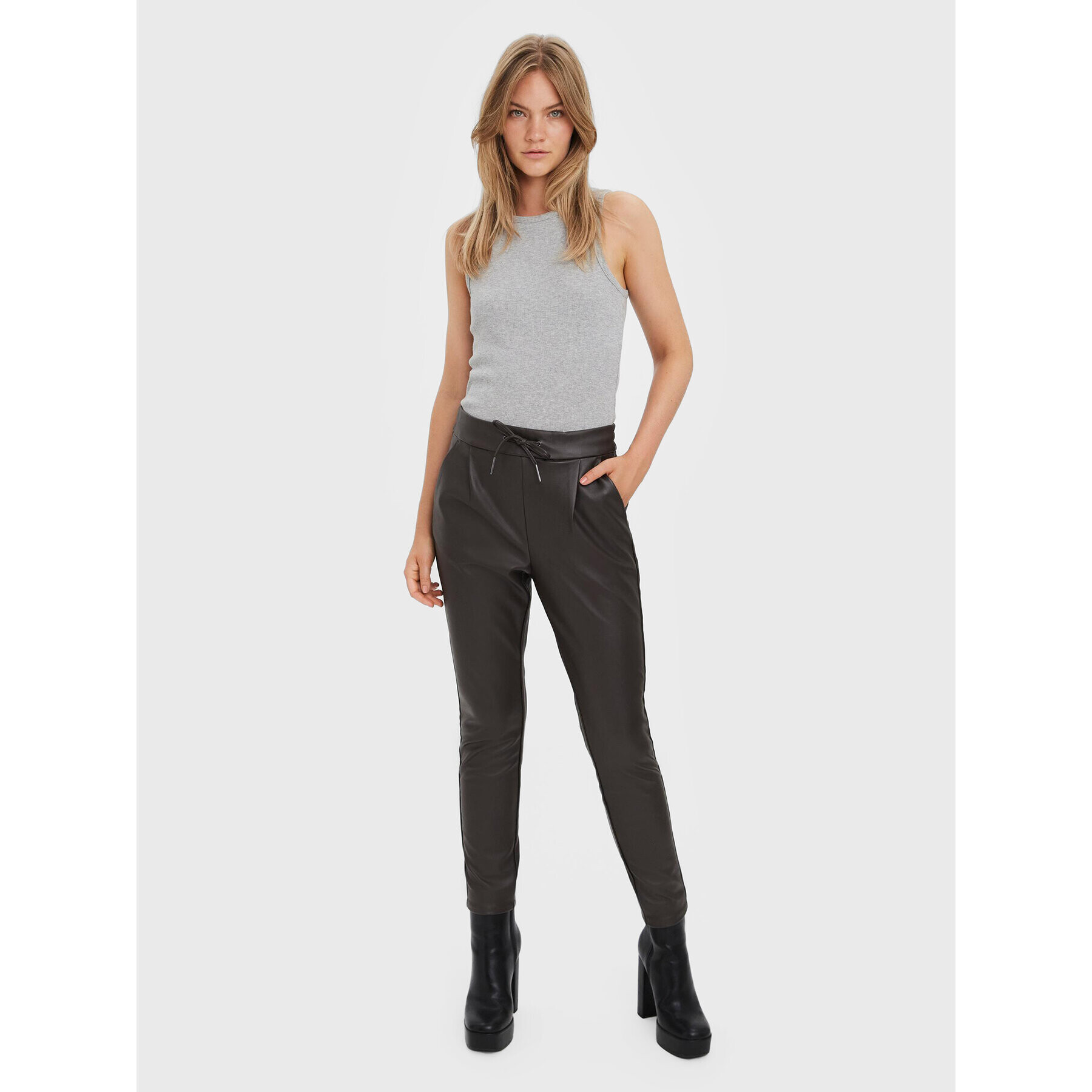 Vero Moda Kalhoty z imitace kůže Eva 10205737 Hnědá Relaxed Fit - Pepit.cz