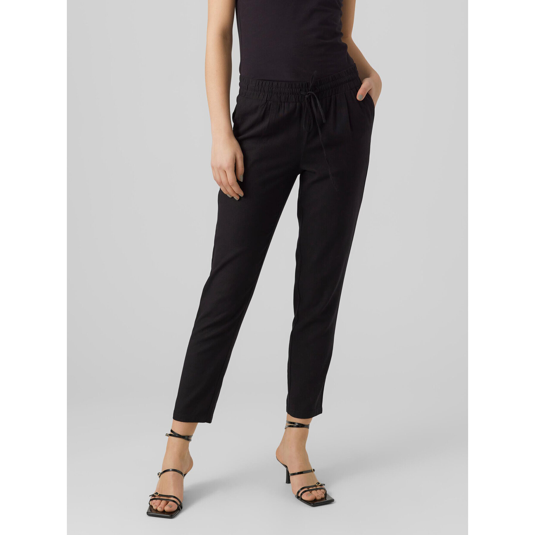 Vero Moda Kalhoty z materiálu Jesmilo 10279691 Černá Regular Fit - Pepit.cz