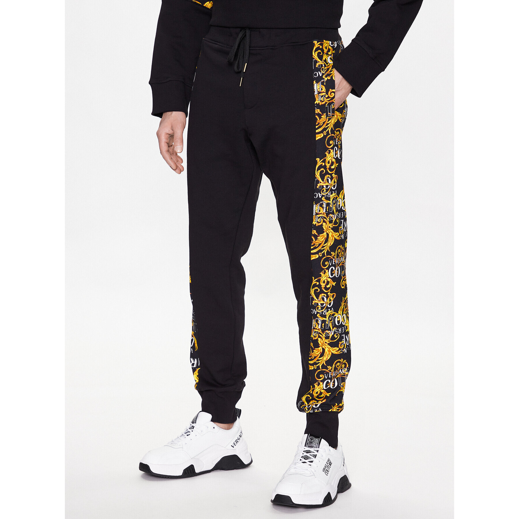 Versace Jeans Couture Teplákové kalhoty Contr Logo Baroque 74GAA3C0 Černá Regular Fit - Pepit.cz