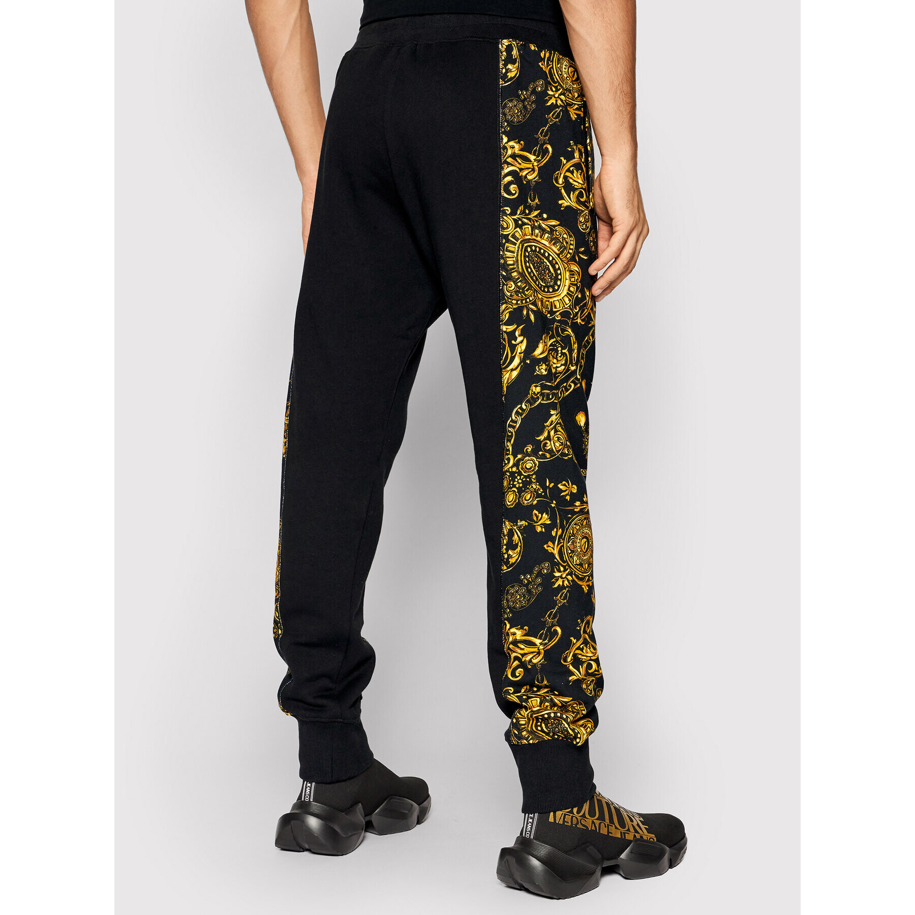 Versace Jeans Couture Teplákové kalhoty Contr Print Bjoux Baroque 71GAA3C0 Černá Regular Fit - Pepit.cz