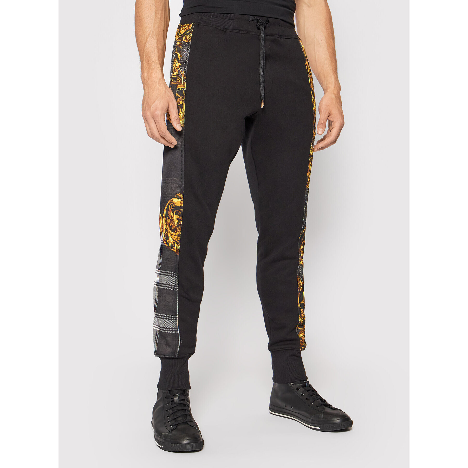 Versace Jeans Couture Teplákové kalhoty Contrast Highland 71GAA3C6 Černá Regular Fit - Pepit.cz