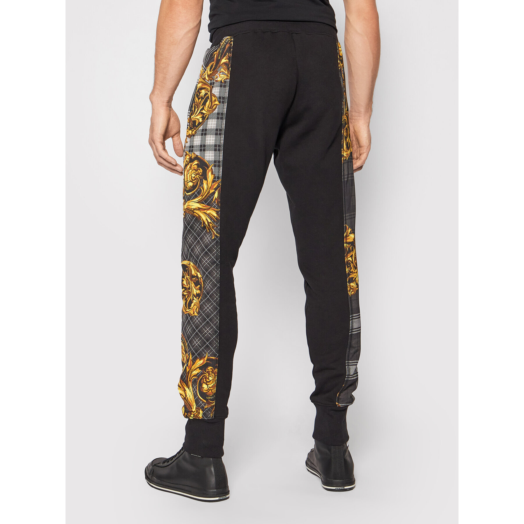 Versace Jeans Couture Teplákové kalhoty Contrast Highland 71GAA3C6 Černá Regular Fit - Pepit.cz