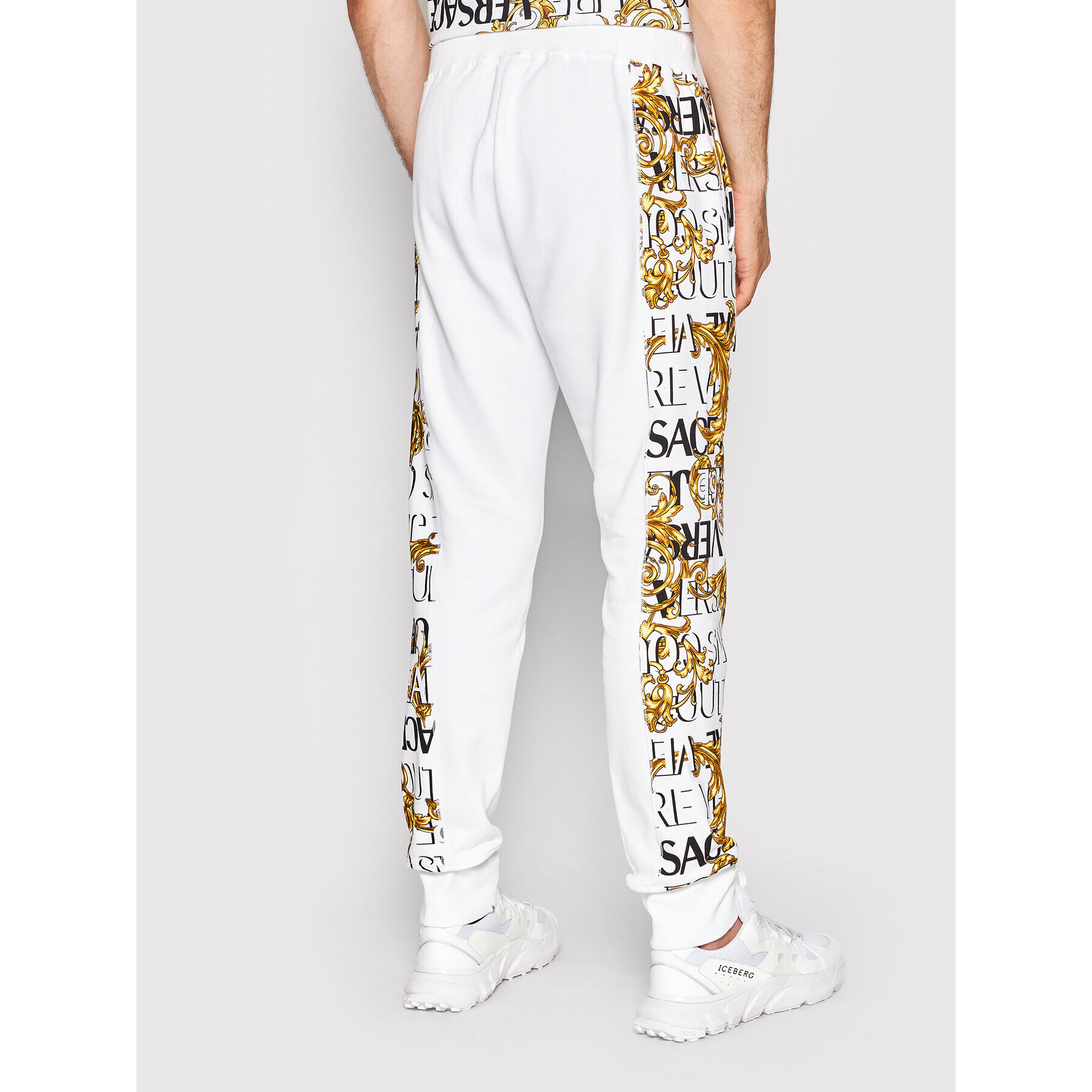 Versace Jeans Couture Teplákové kalhoty Logo Baroque 73GAA3C0 Bílá Regular Fit - Pepit.cz