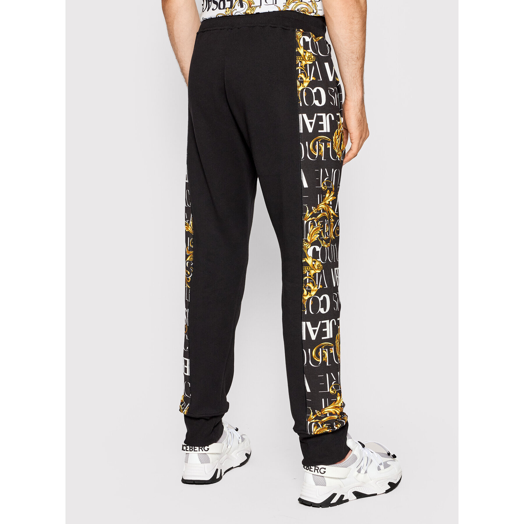 Versace Jeans Couture Teplákové kalhoty Logo Baroque 73GAA3C0 Černá Regular Fit - Pepit.cz