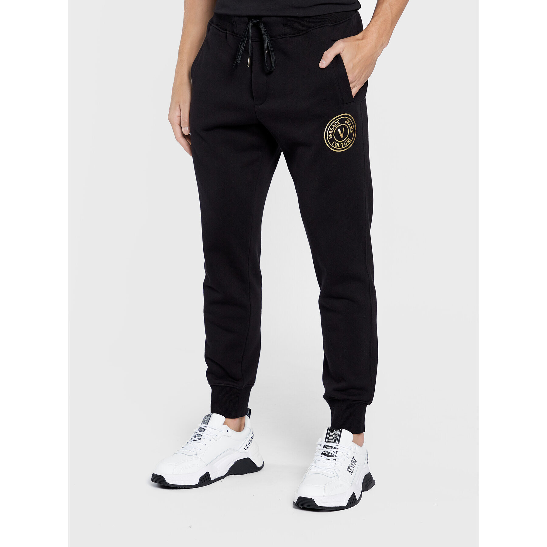 Versace Jeans Couture Teplákové kalhoty Vemblem S Foil 73GAAT06 Černá Regular Fit - Pepit.cz