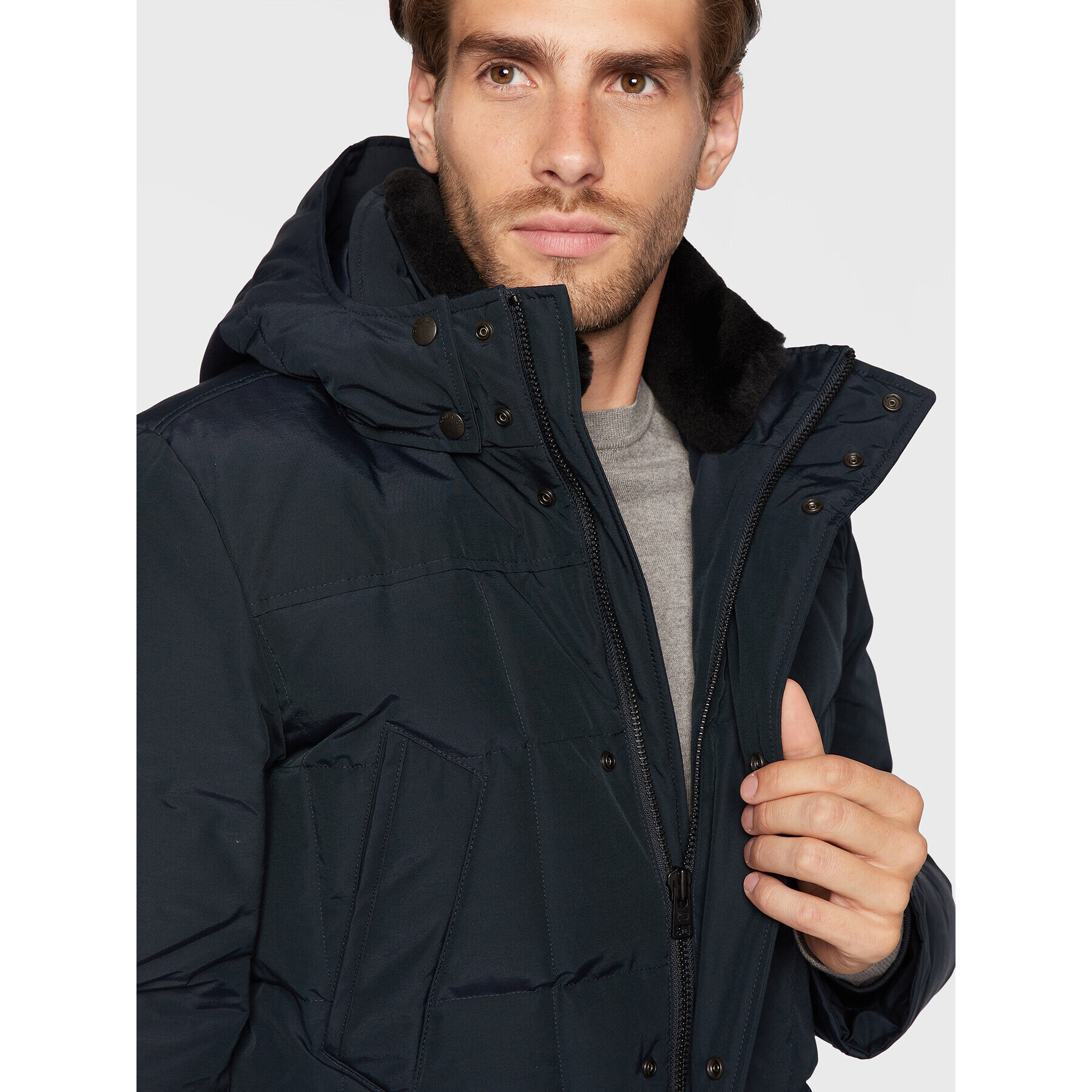 Woolrich Vatovaná bunda Blizzard Field CFWOOU0621MRUT0001 Tmavomodrá Regular Fit - Pepit.cz