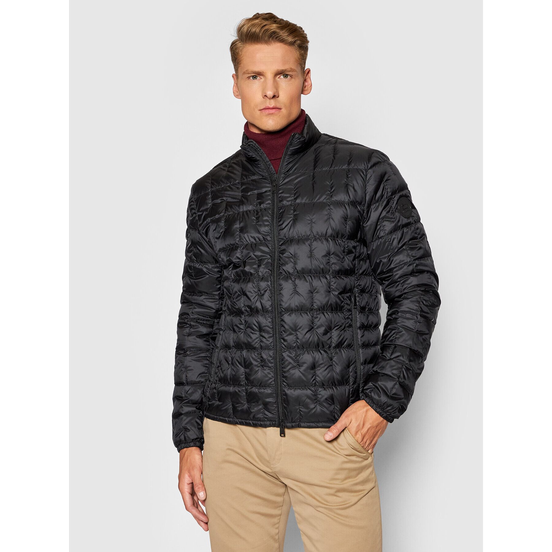 Woolrich Vatovaná bunda Deepsix CFWOOU0426MRUT2686 Černá Regular Fit - Pepit.cz