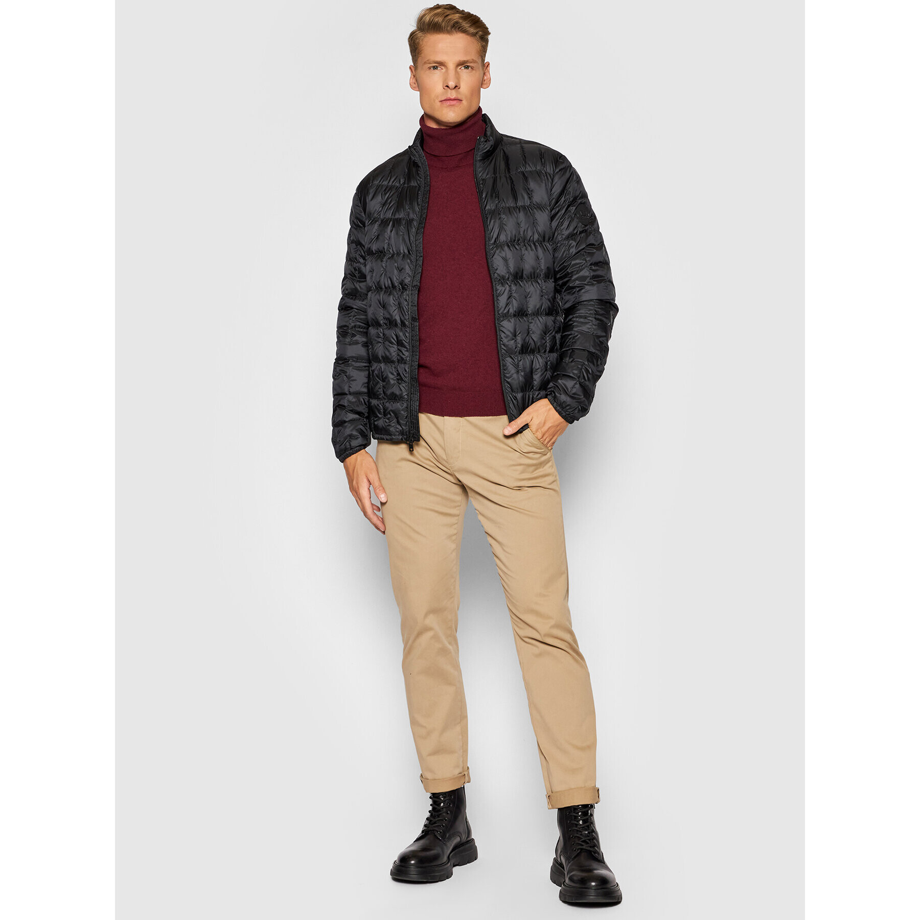 Woolrich Vatovaná bunda Deepsix CFWOOU0426MRUT2686 Černá Regular Fit - Pepit.cz