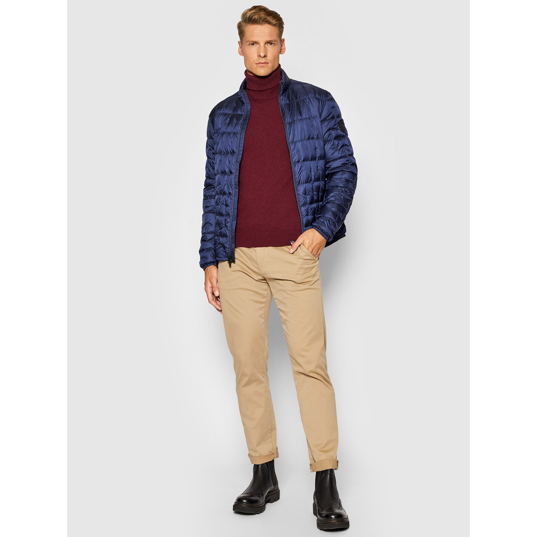 Woolrich Vatovaná bunda Deepsix CFWOOU0426MRUT2686 Tmavomodrá Regular Fit - Pepit.cz