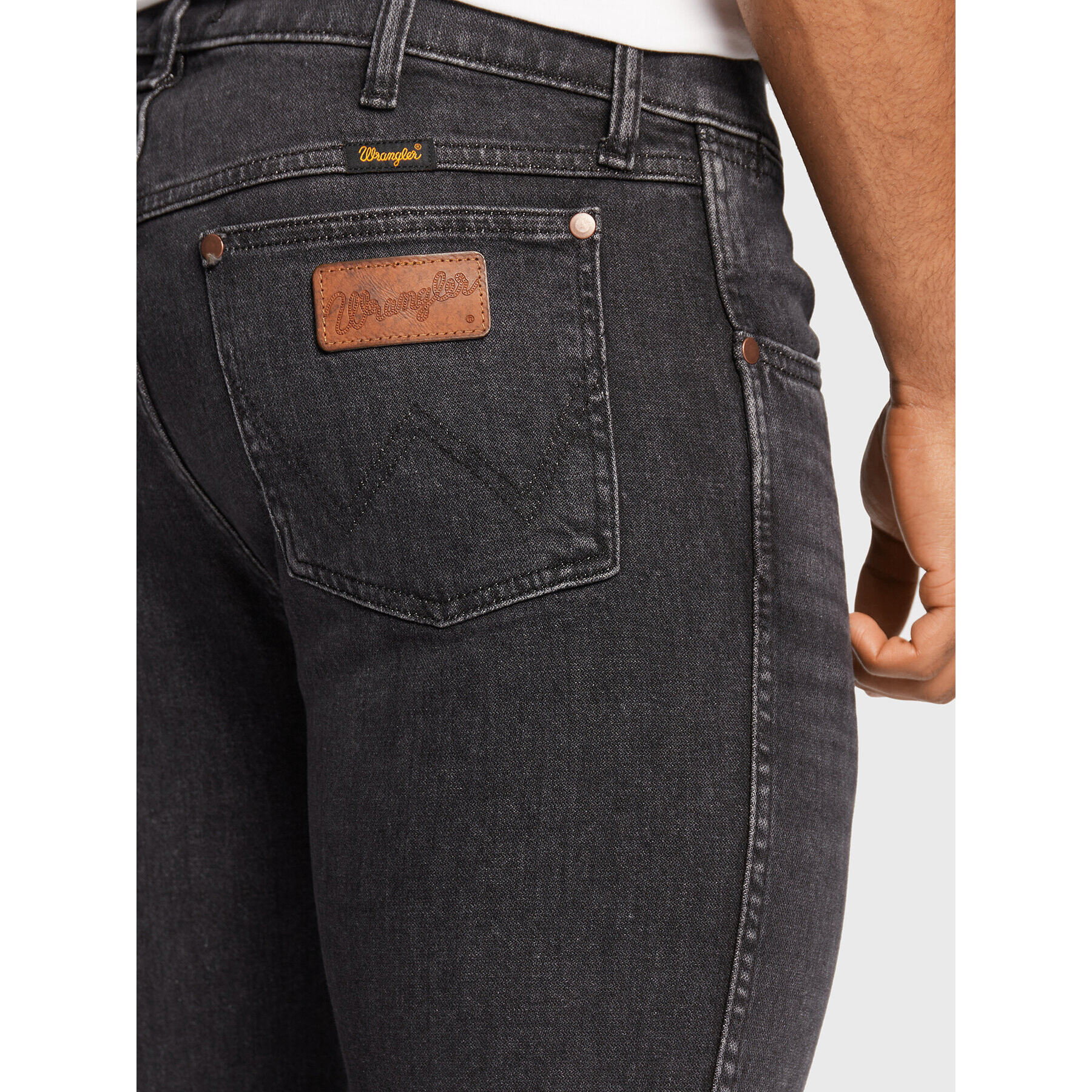 Wrangler Jeansy Larston 812 W18S8912V Černá Slim Tapered Fit - Pepit.cz