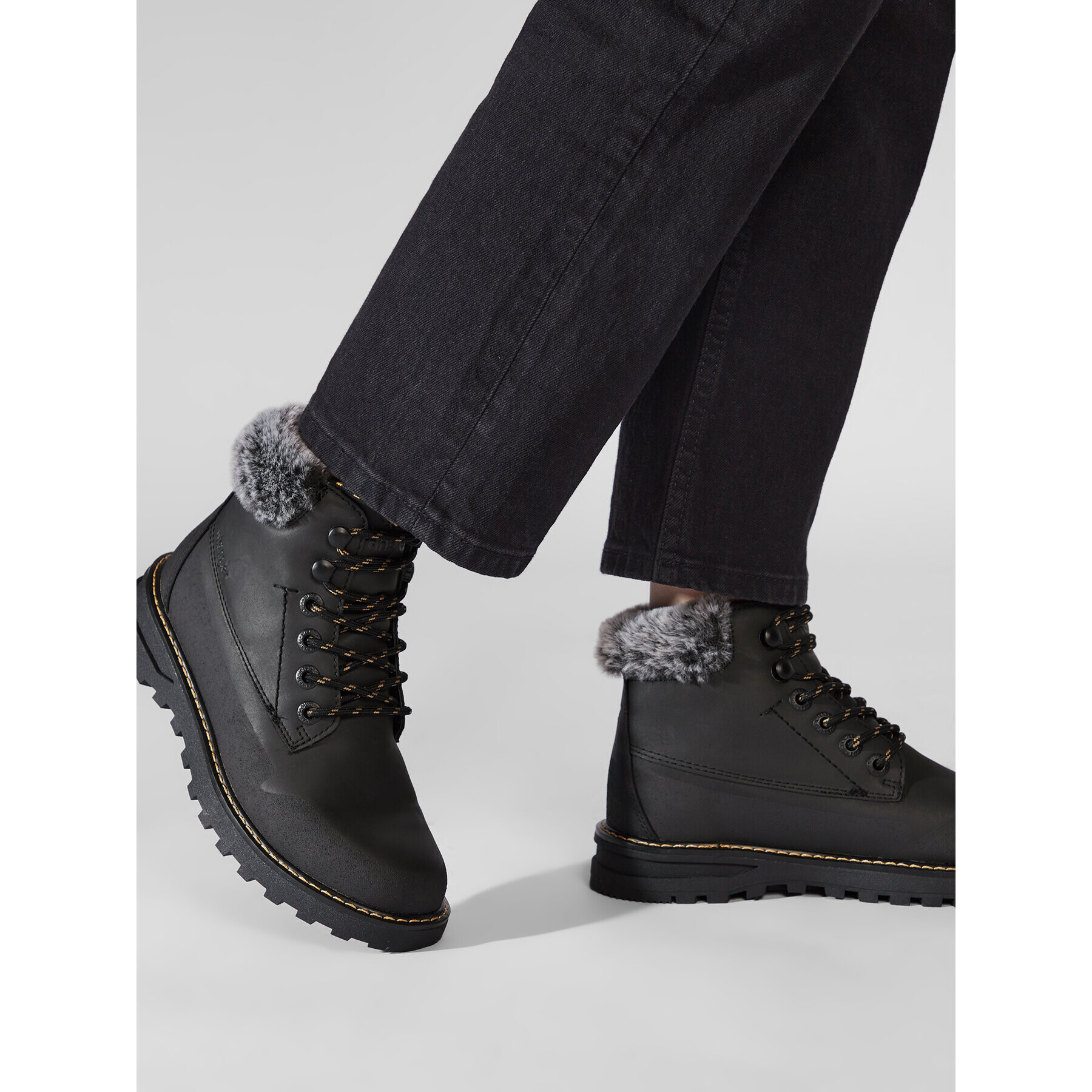 Wrangler Polokozačky Mitchell Boot WL22510A Černá - Pepit.cz